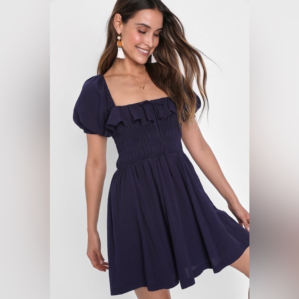 Daytime Delight Navy Blue Smocked Puff Sleeve Mini Dress
Lulus women size med